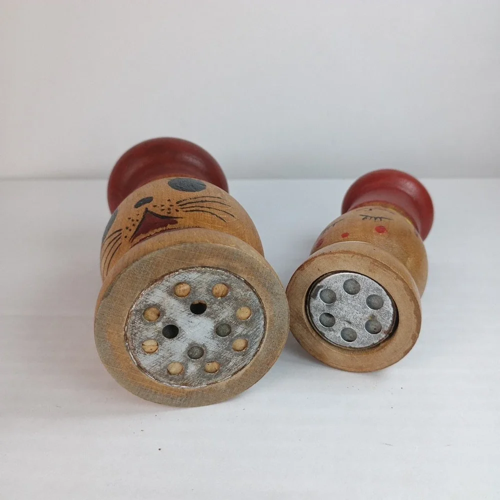 4 Sets Of Vintage Wooden Salt and Pepper Shakers Collectors